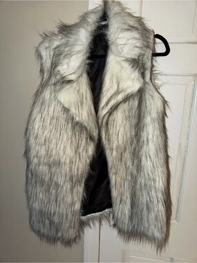Faux Fur Vest - Grey/White Faux Fur Sleeveless Coat